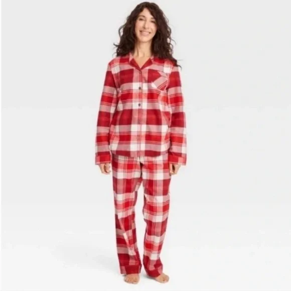 🌲 Hearth + Hand Red Classic Plaid Pajamas Set - Picture 1 of 8